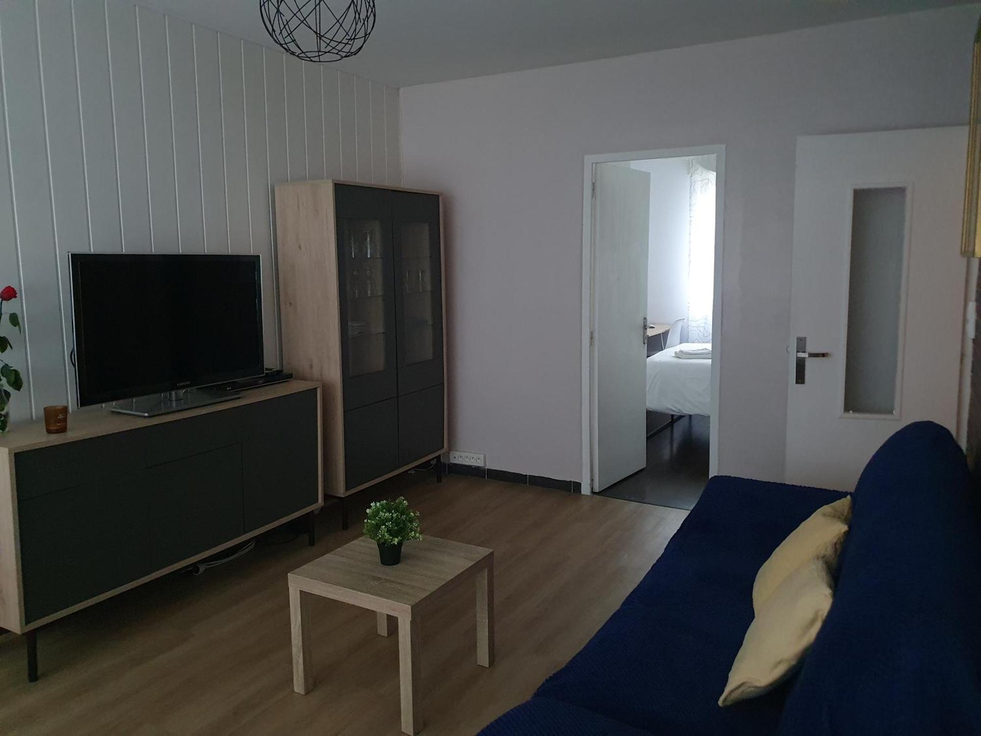 Lumineux 2 Chambres Avec Parking Et Wifi Proche Tous Commerces Apartment